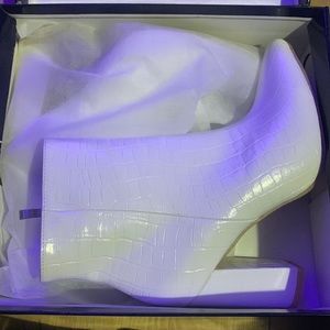 💭White chunky booties💭